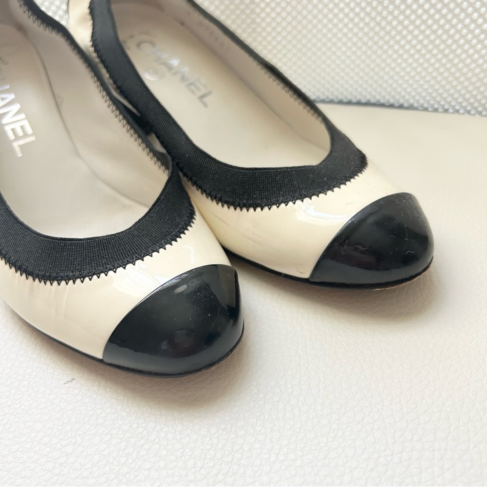 Excellent Chanel Women's Black and White Pumps - Picture 2 of 7